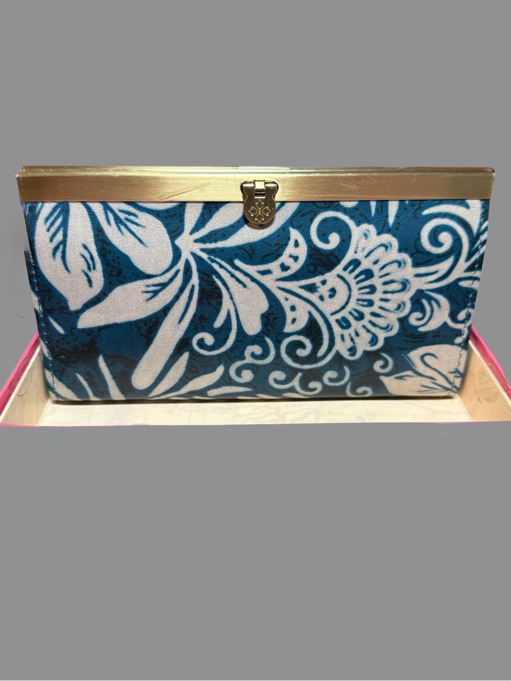 NWT Patricia Nash Cauchy Framed Wallet in Greek Floral / Toile Print – Brand New - Picture 2 of 6